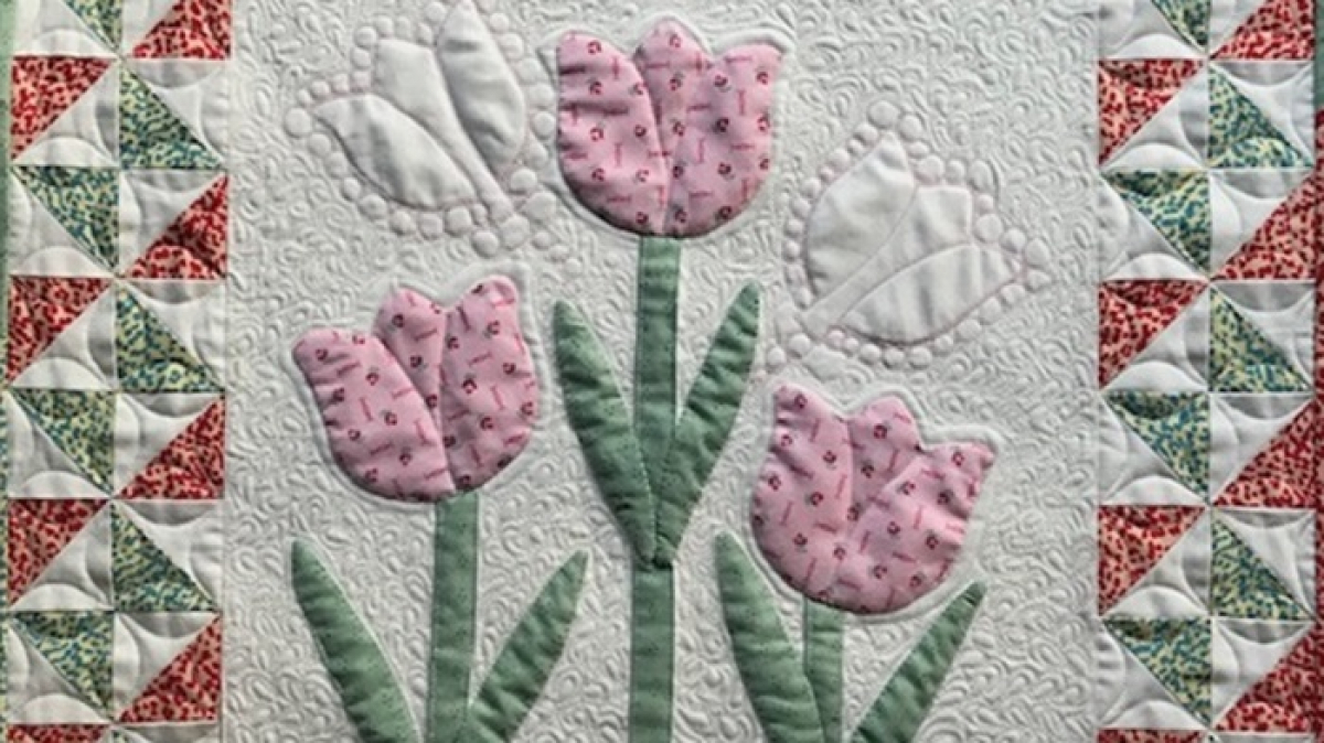 Tulips – quilting with HQ Moxie
